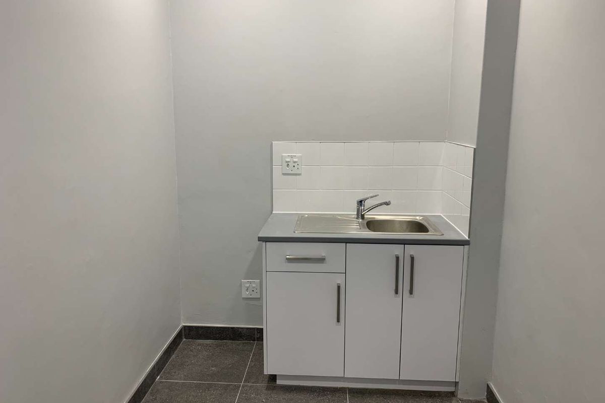 Modern Industrial Complex: Secure, Spacious, and Well-Equipped - Photo 5