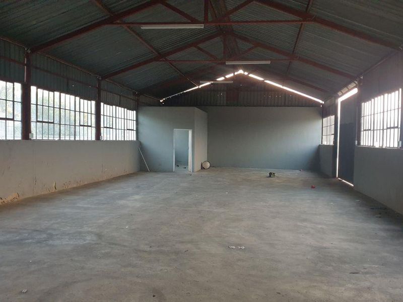 Warehouse, office and yard space for rent - Photo 4