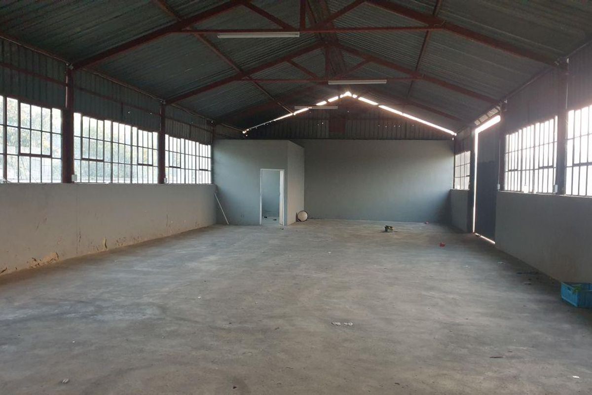 Warehouse, office and yard space for rent - Photo 4