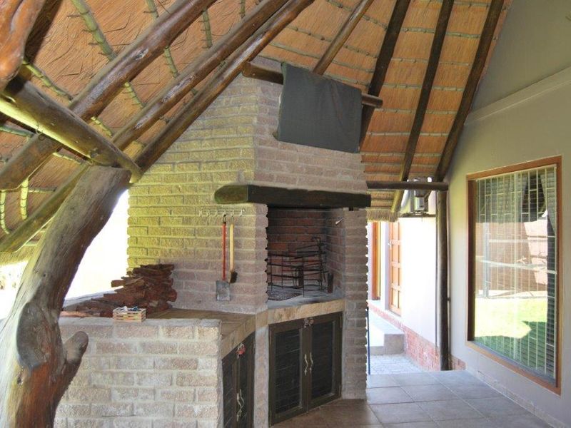 Entertainer's Dream Home in Henties Bay - Photo 8