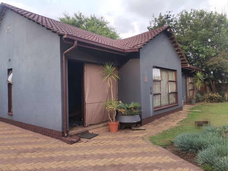 3 Bedroom House For Sale in Vanderbijlpark SE 6 - Photo 3