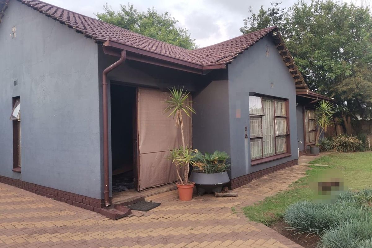 3 Bedroom House For Sale in Vanderbijlpark SE 6 - Photo 3