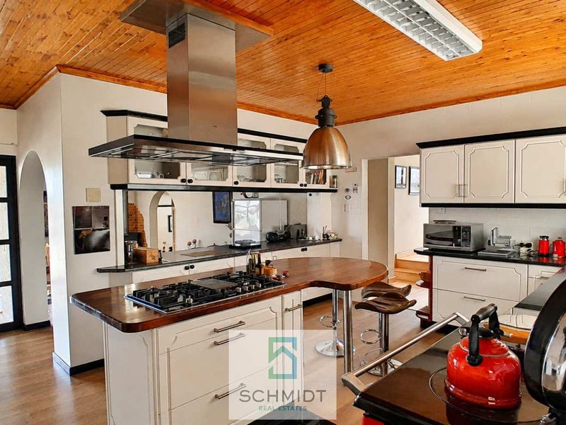 5 Bedroom Home FOR SALE in Klein Windhoek : N$11 000 000.00 excl costs - Photo 4