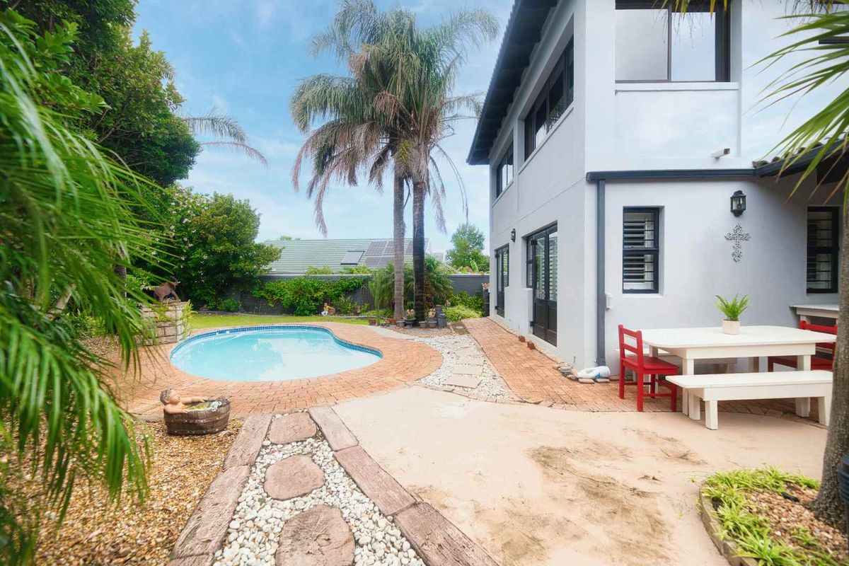 LARGE RESIDENTIAL HOME FOR SALE - Photo 2