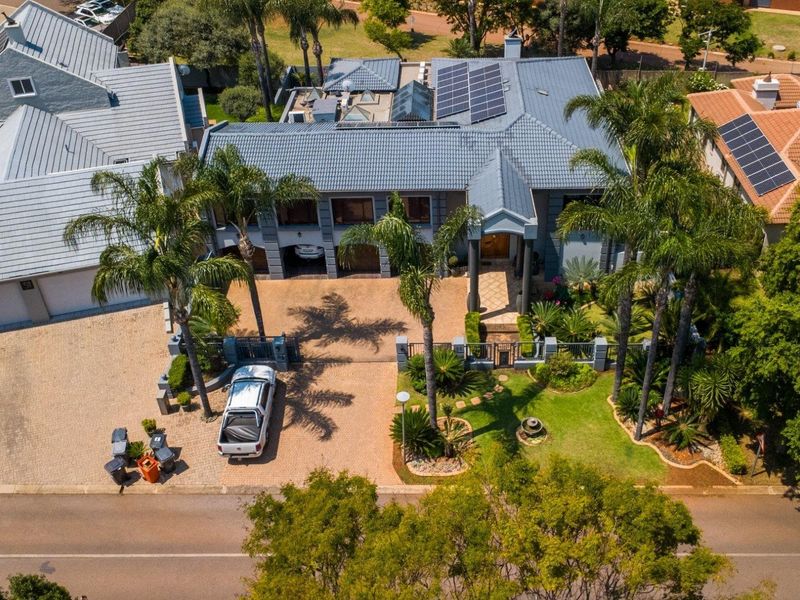 Sophisticated Family Residence Offering Style, Space and Comfort - Woodhill Golf Estate - Photo 5