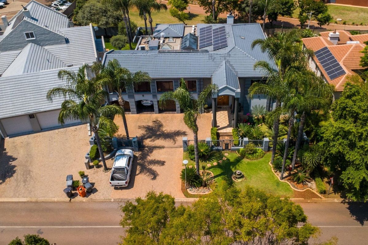 Sophisticated Family Residence Offering Style, Space and Comfort - Woodhill Golf Estate - Photo 5