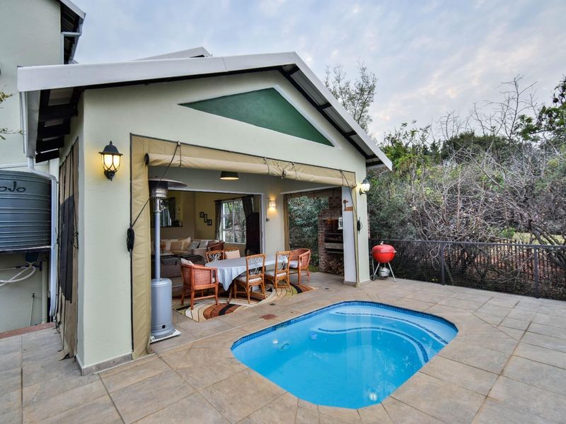 Unique and Bespoke Home with uninterrupted views. - Photo 4