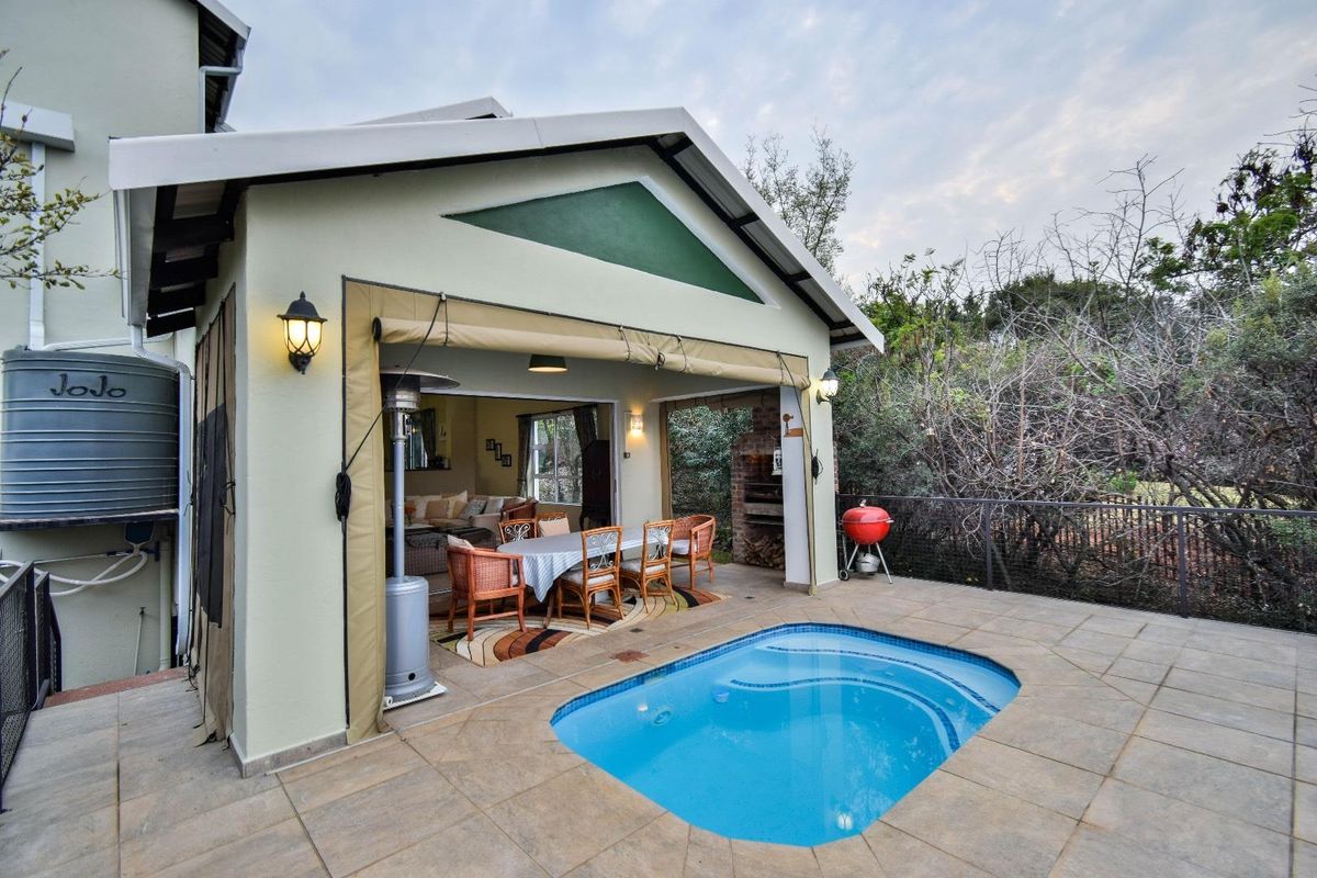 Unique and Bespoke Home with uninterrupted views. - Photo 4
