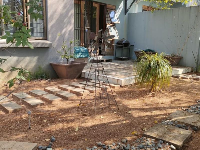 Perfectly Located Family Home - Photo 3