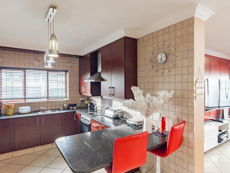 Spacious Family Home for Sale - Photo 4