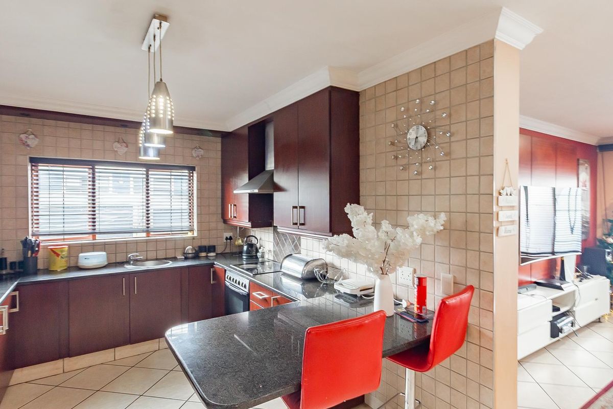Spacious Family Home for Sale - Photo 4