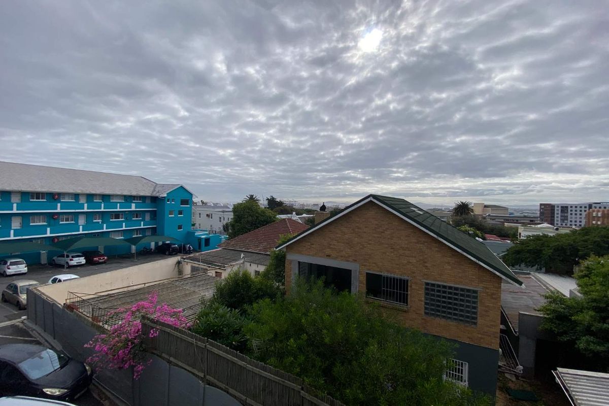 Wonderful Opportunity - Charming Corner 2-Bedroom Apartment with Stunning Views - Photo 2