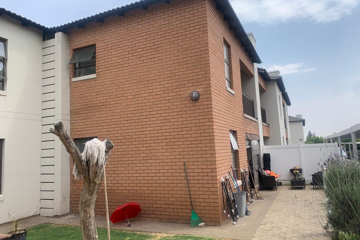 "Carming Town House in Pomona" - Photo 5