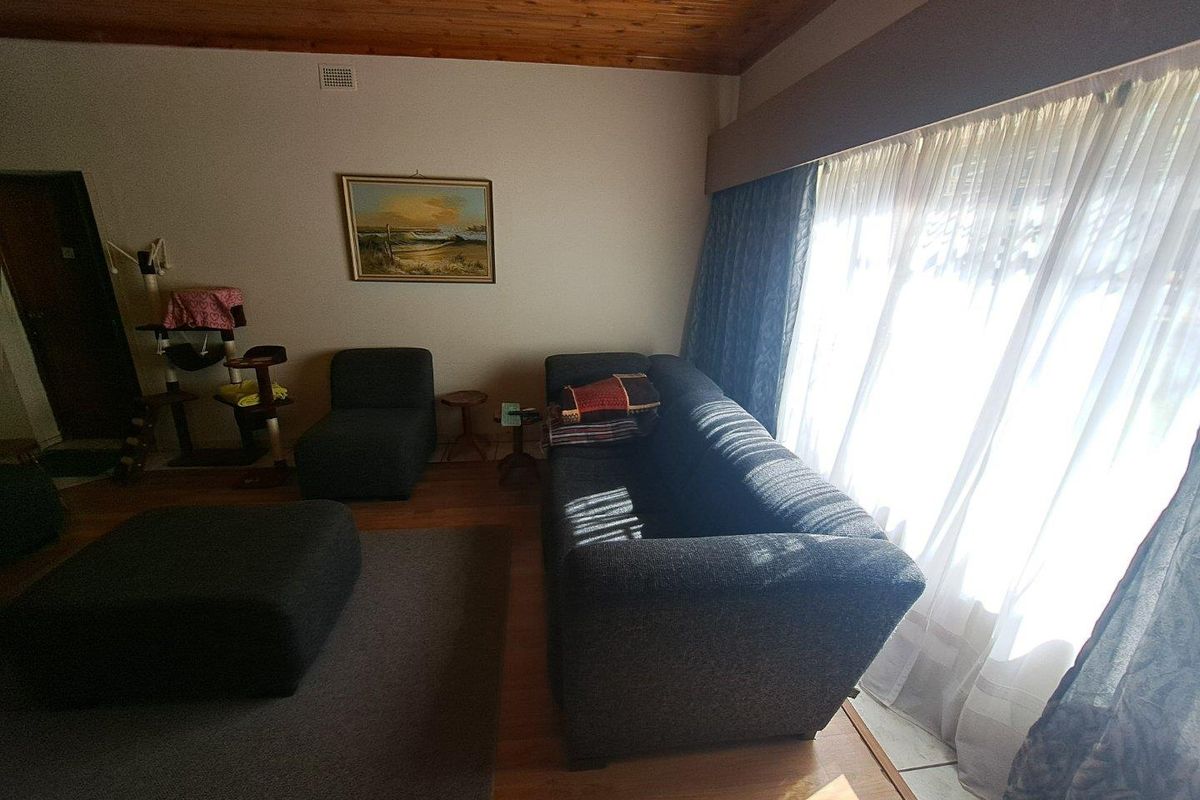 Spacious 3-Bedroom Home with 3 Bed Flatlet in Prime Waverley Location - Photo 5