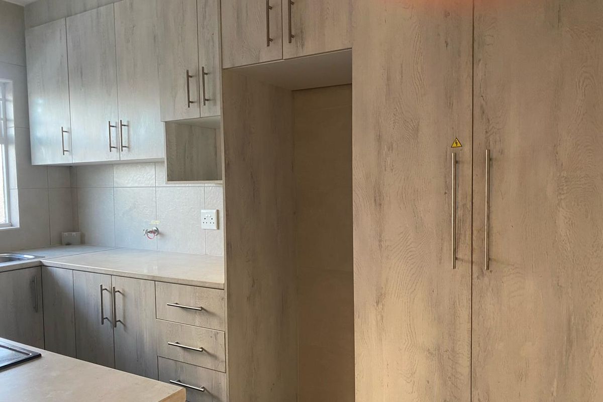 Two bedroom rental in Plumstead - Photo 3