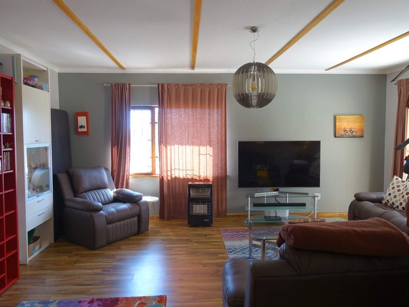 COSY FAMILY HOME ON LARGE ERF CLOSE TO SCHOOLS & SHOPPING CENTER - Photo 6