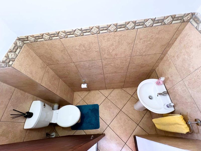 Two Bedroom townhouse to let - Photo 10