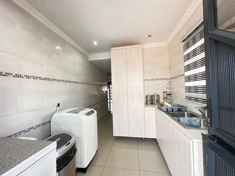 Stunning 3-Bedroom Family Home for Sale in Clarina - Photo 3