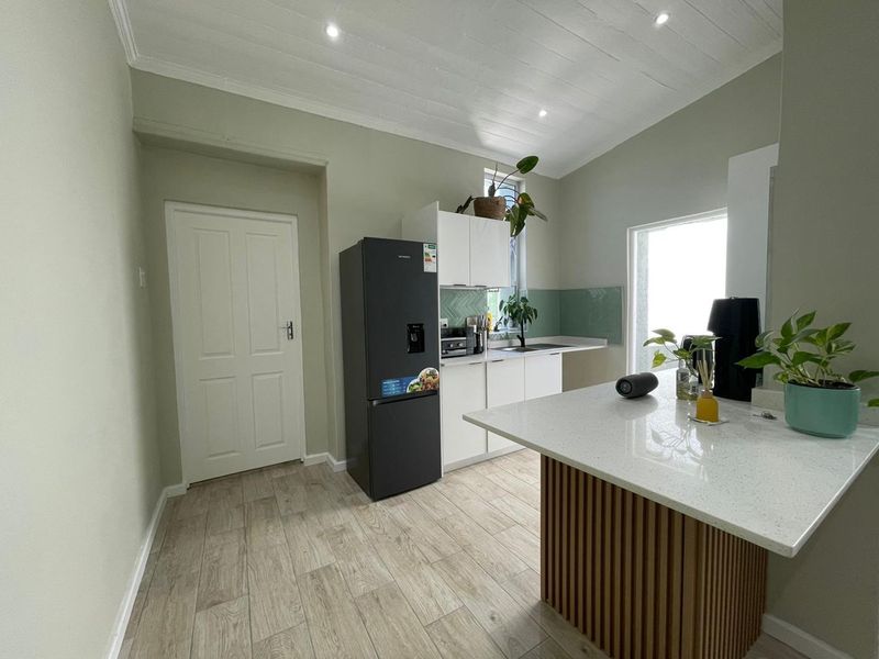 Newly Renovated Two-Bedroom Home - Photo 4