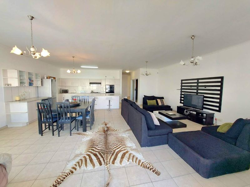 Stunning 3-Bed Home in Sunbay, Steps from the Beach - Photo 3