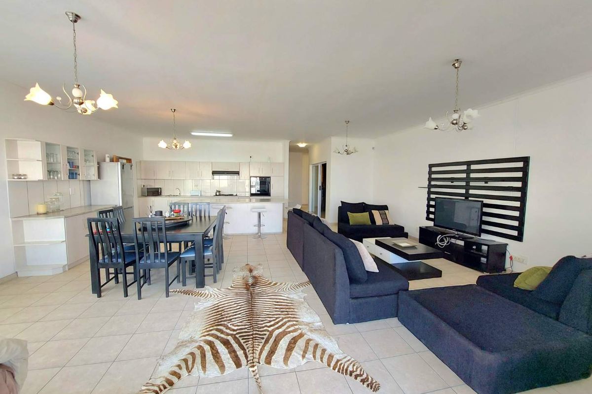 Stunning 3-Bed Home in Sunbay, Steps from the Beach - Photo 3
