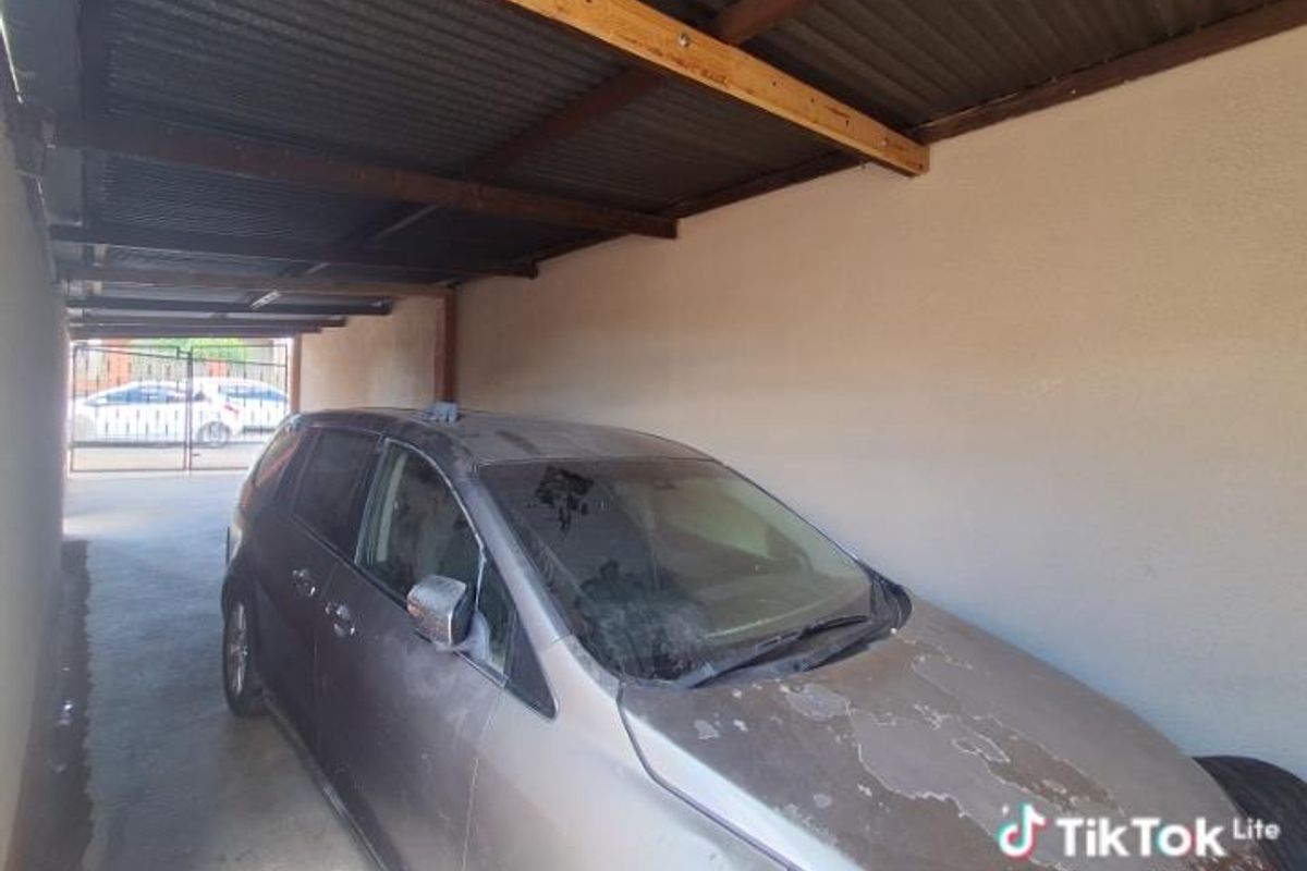 FOR SALE Spacious 4 Bedroom Home in Katutura. - Photo 3