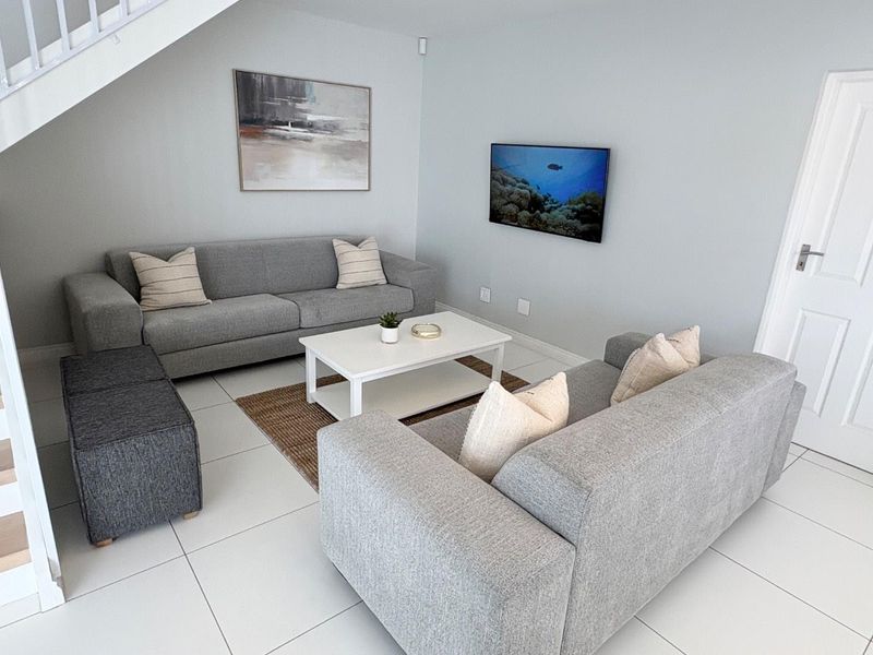 3 Bedrooms Fully Furnished Townhouse To Rent in Long Beach - Photo 9