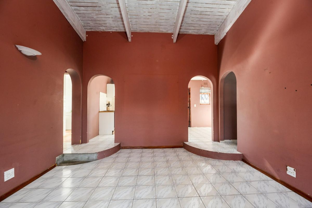 Prime Corner Plot 4-Bedroom Face Brick Home. - Photo 5