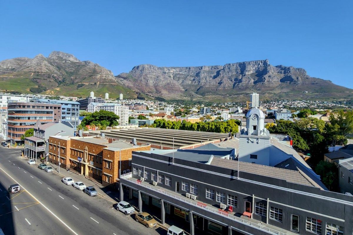 Ultimate Urban Living with Iconic Table Mountain Views - Photo 2