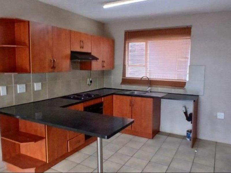 2 Bedroom Townhouse for Sale in Bardene - Photo 2