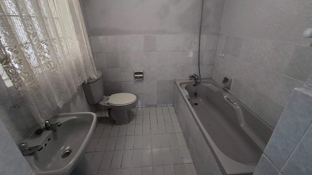 Granny flat - bathroom 1