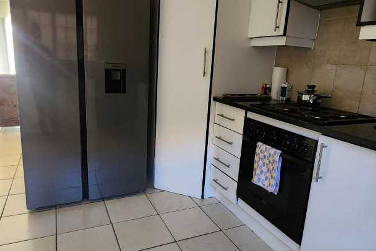 2 Bedroom Apartment For Sale in Heatherview - Photo 2
