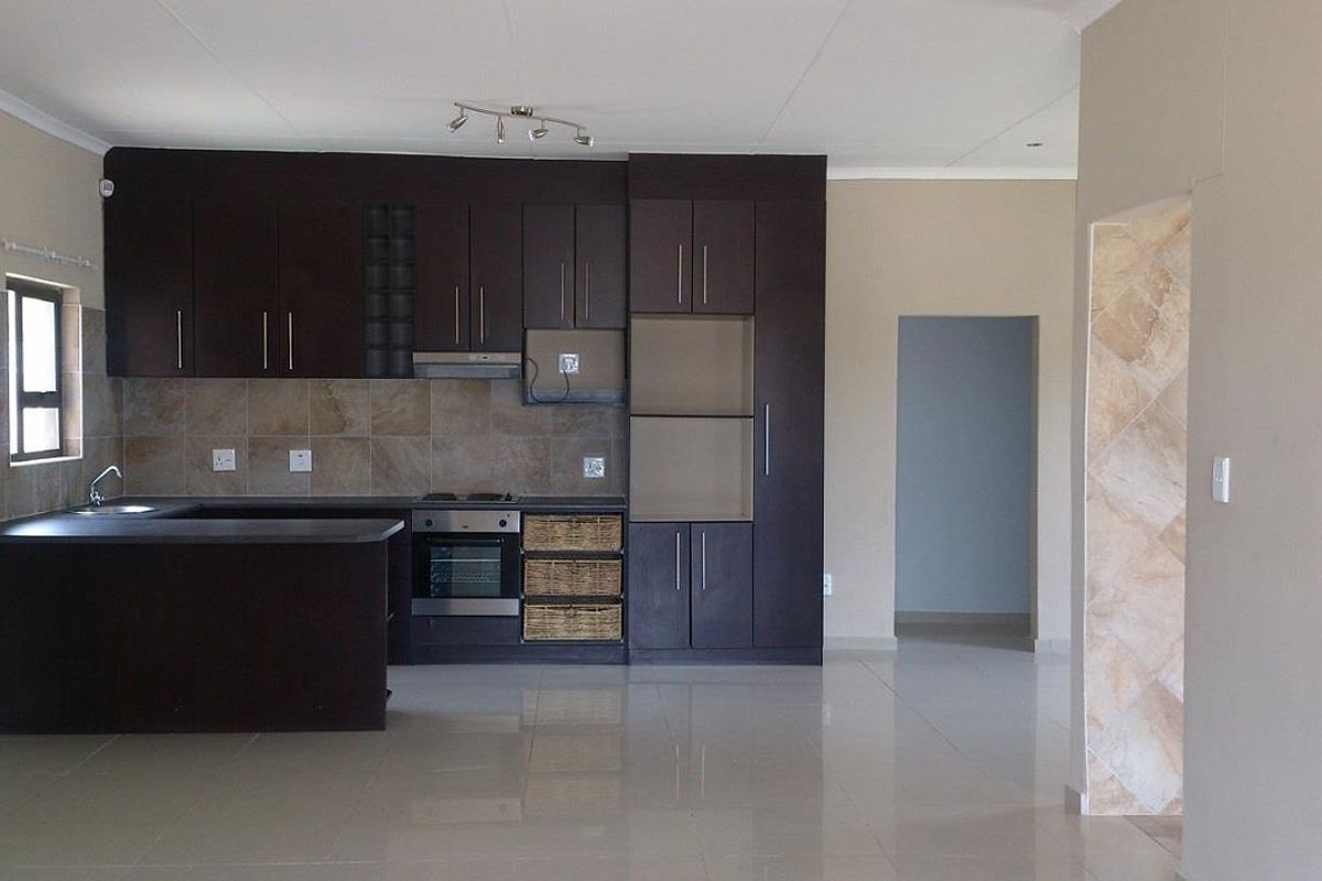 FOR SALE- 3 BEDROOM HOUSE IN OKAHANDJA, NAMIBIA - Photo 2