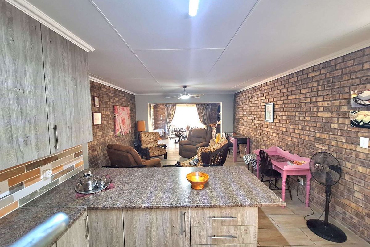 Space, Comfort and Style Combined - Photo 3