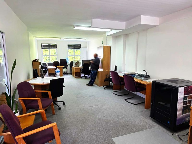 Spacious First Floor Office in Westlake - Photo 2