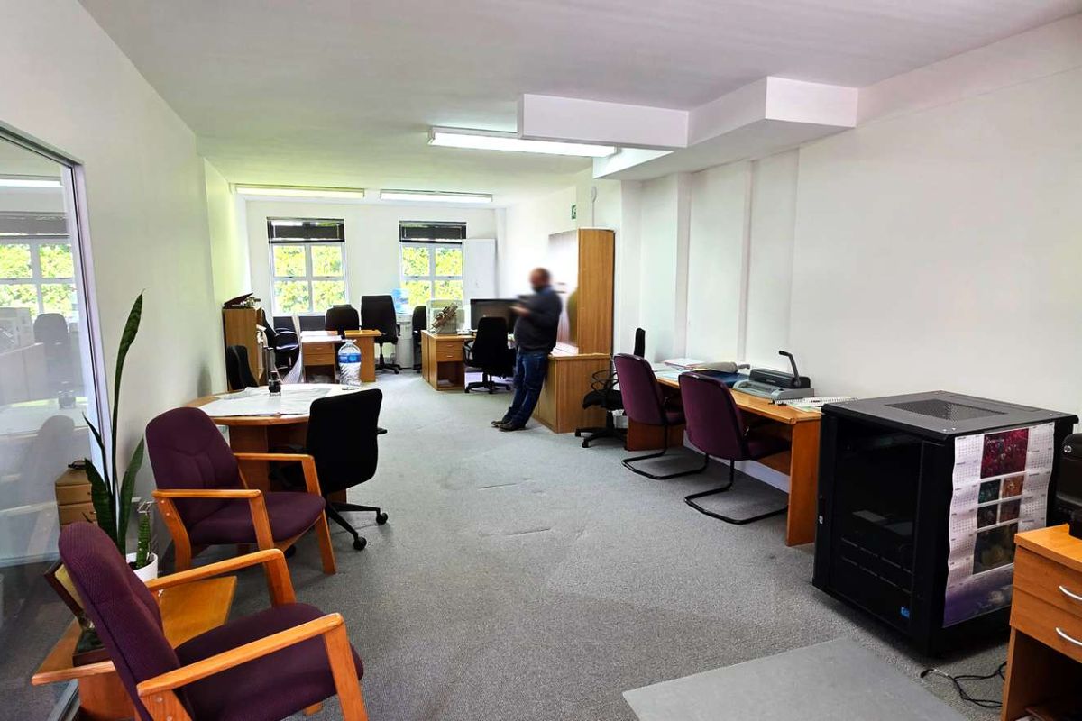 Spacious First Floor Office in Westlake - Photo 2
