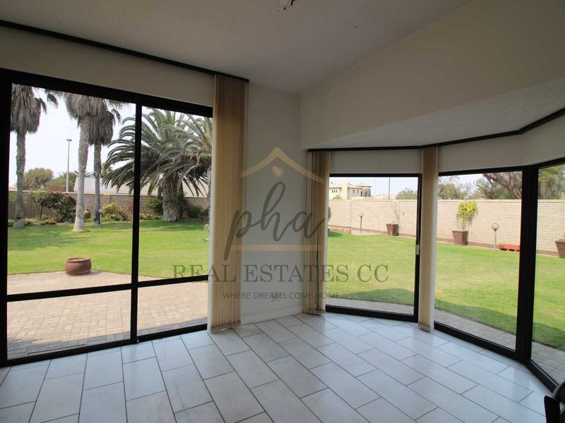 4 Bedroom family home for sale - Swakopmund (Kramersdorf) - Photo 4