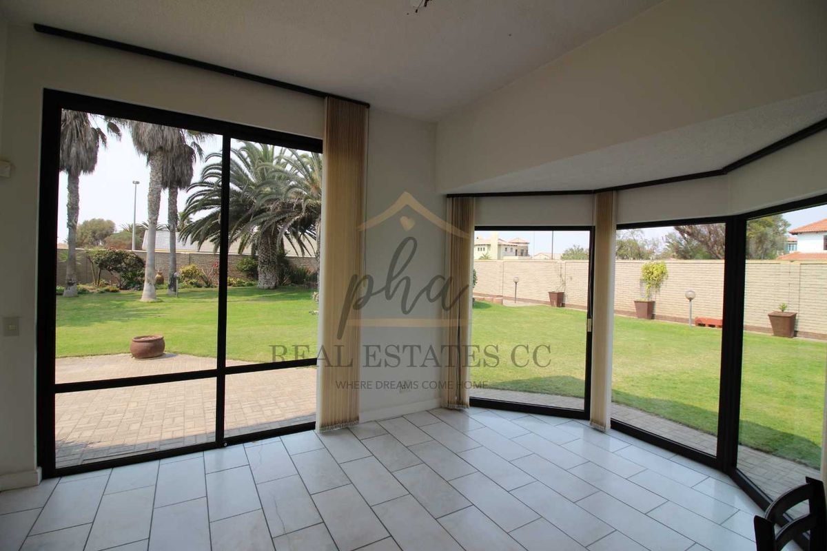 4 Bedroom family home for sale - Swakopmund (Kramersdorf) - Photo 4