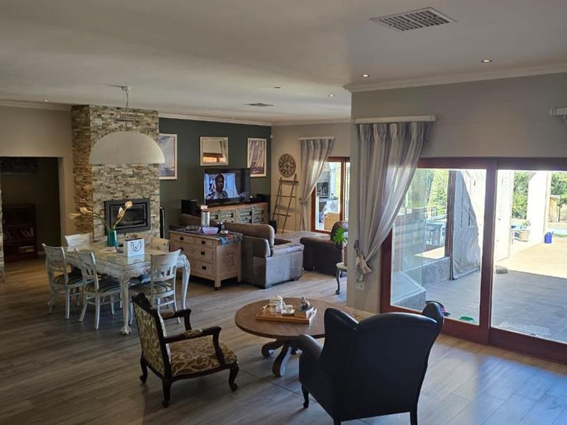 Upmarket house for sale at Finkenstein Estate - Photo 8
