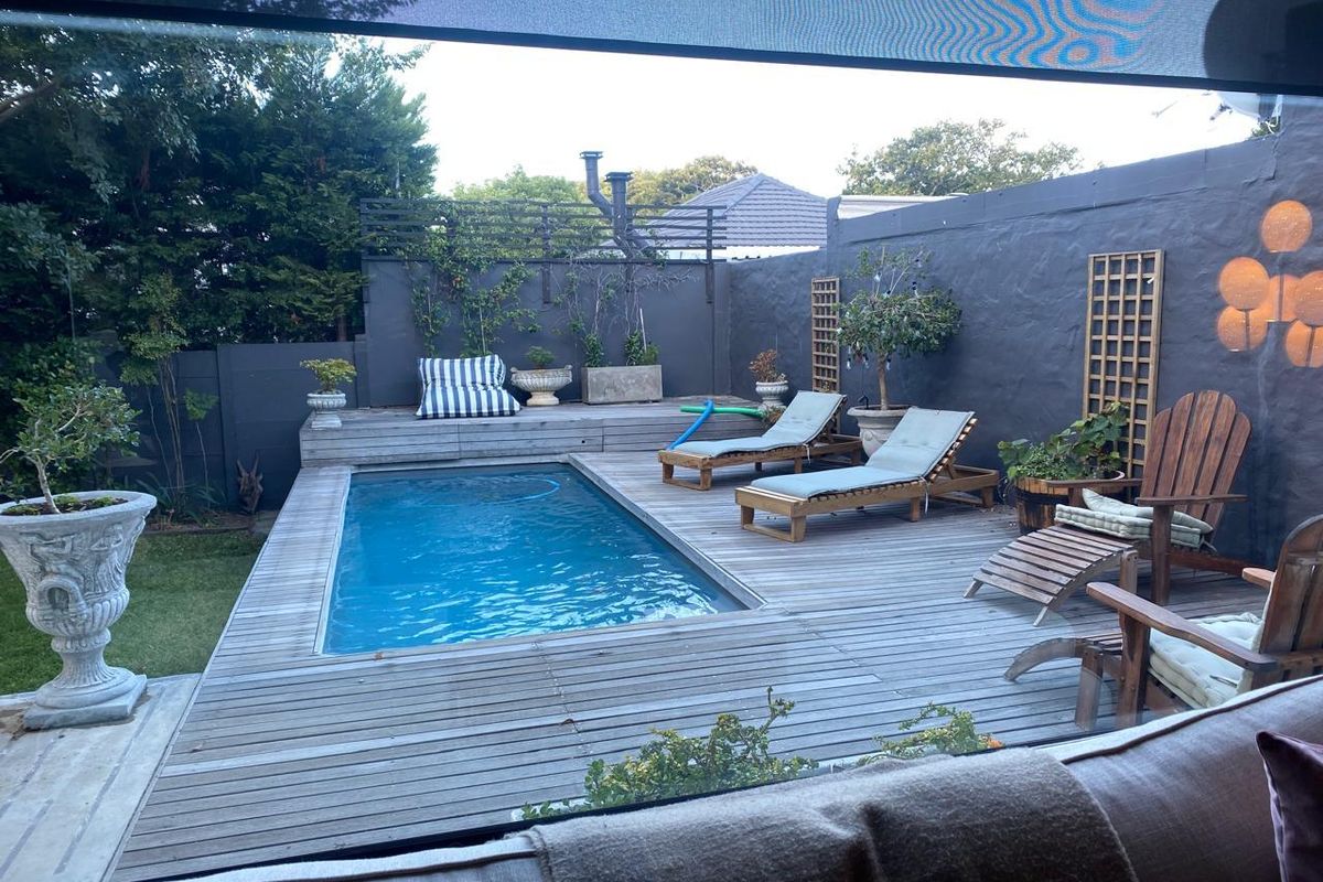 Designer Family home - A hop from the famous Vineyard Hotel. - Photo 5