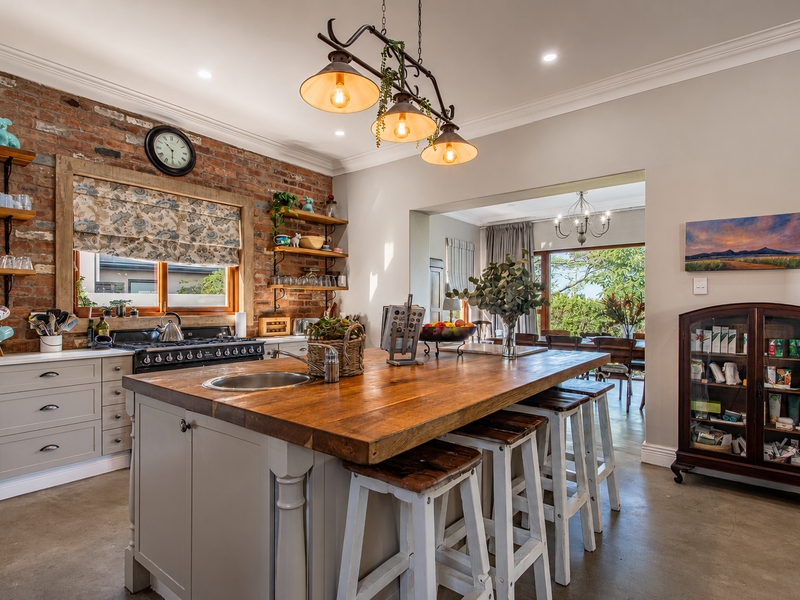 A Home of Sunlight and Heart in Hillcrest's Premier Golfing Estate - Photo 8