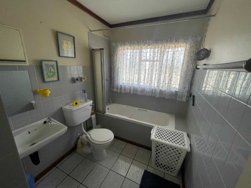 Pristine 2-Bedroom Townhouse in a Peaceful Complex - Photo 6