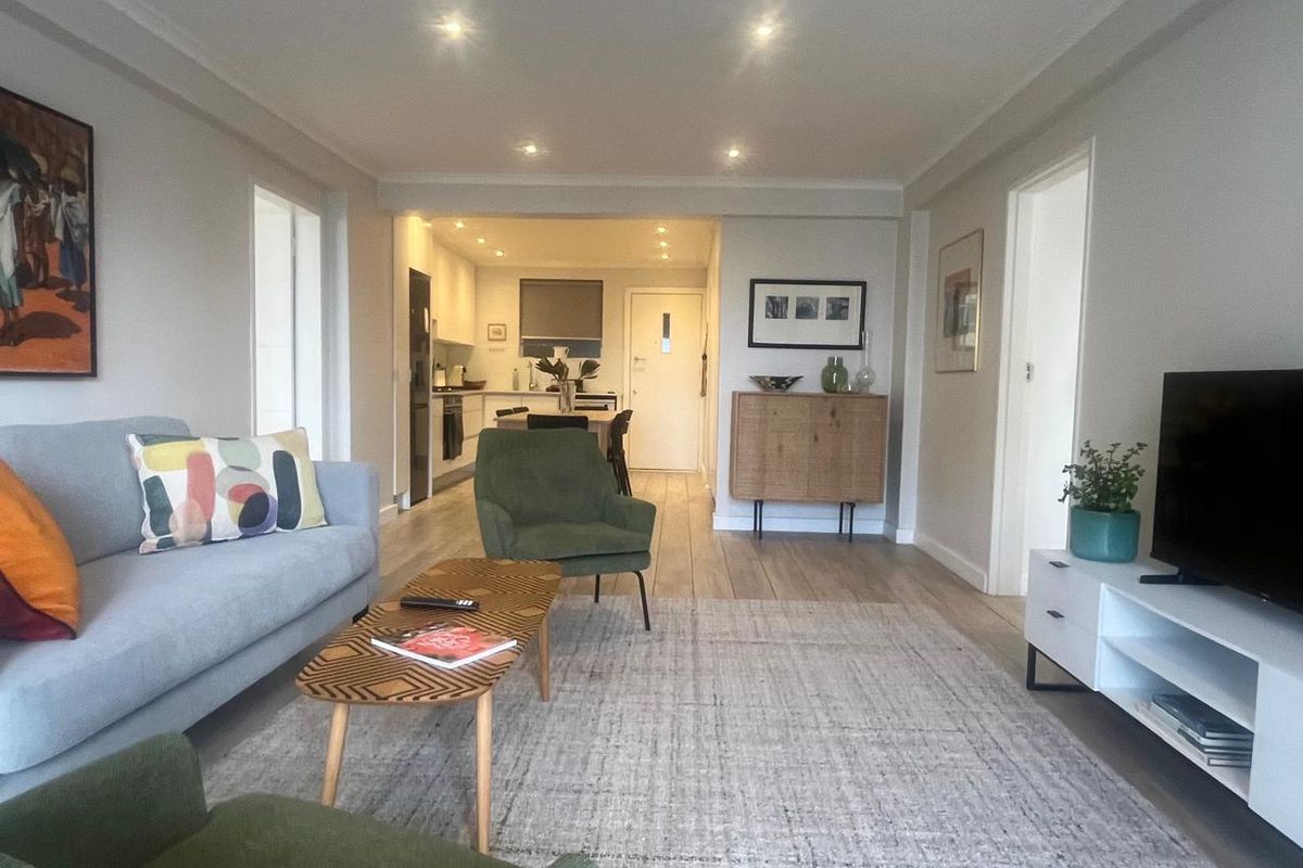 JUST GORGEOUS - Photo 2