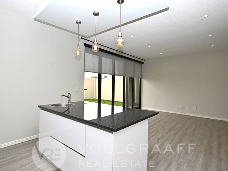 Modern Upmarket Townhouse to Rent - 1 August 2026 - Photo 7