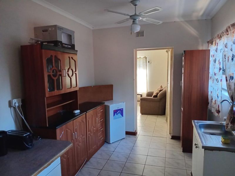 Spacious 3-Bedroom Family Home with Granny Flat, Entertainment Area & Green Belt Views - Photo 4