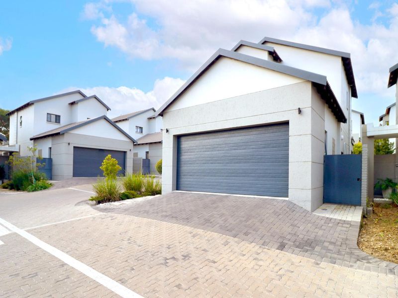 Beautifully Upgraded 3-Bedroom Home in Springwood Estate - Photo 1