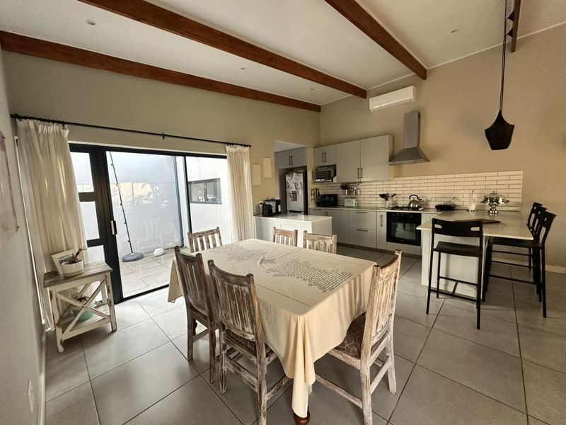 Spacious family Home - Photo 2