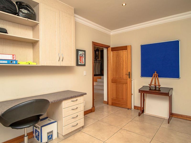 Gorgeous Tuscan style 4 Bedroom home in Lakefield  Benoni - Photo 6