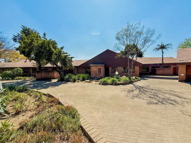 Fantastic income-generating agricultural property with general store trading rights in the heart of Glenferness AH. - Photo 2