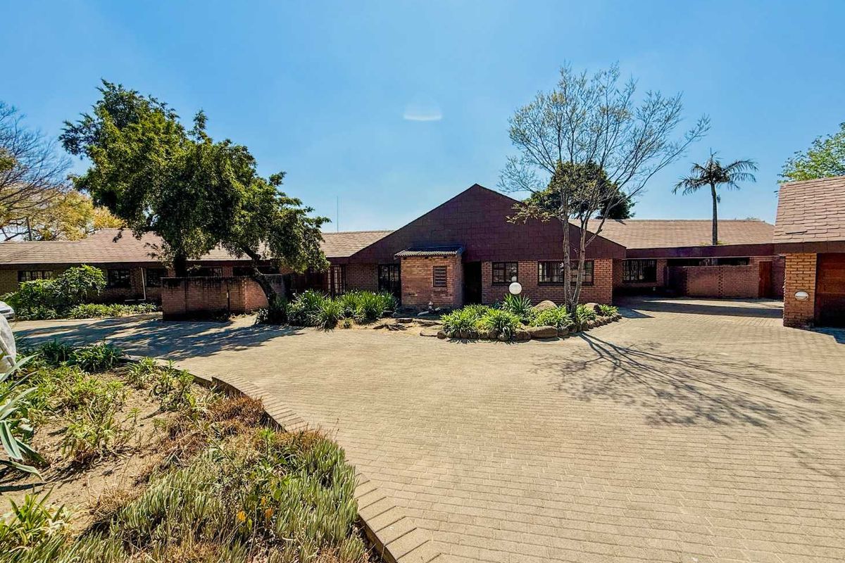 Fantastic income-generating agricultural property with general store trading rights in the heart of Glenferness AH. - Photo 2